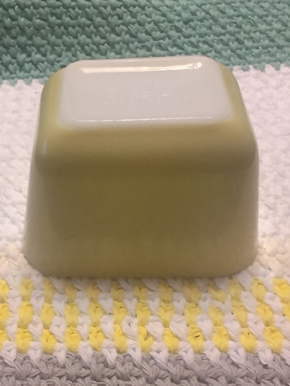 Pyrex Yellow Butter Dish - Picture 2 of 5